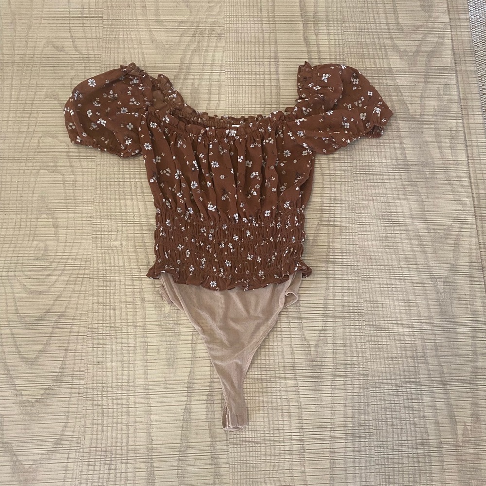 ASTR The Label Floral Ruched Bodysuit